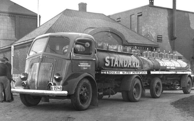 Tanker with a trailer at the Vallø oil refinery and warehouse. Tanker with a trailer at the Vallø oil refinery and warehouse.