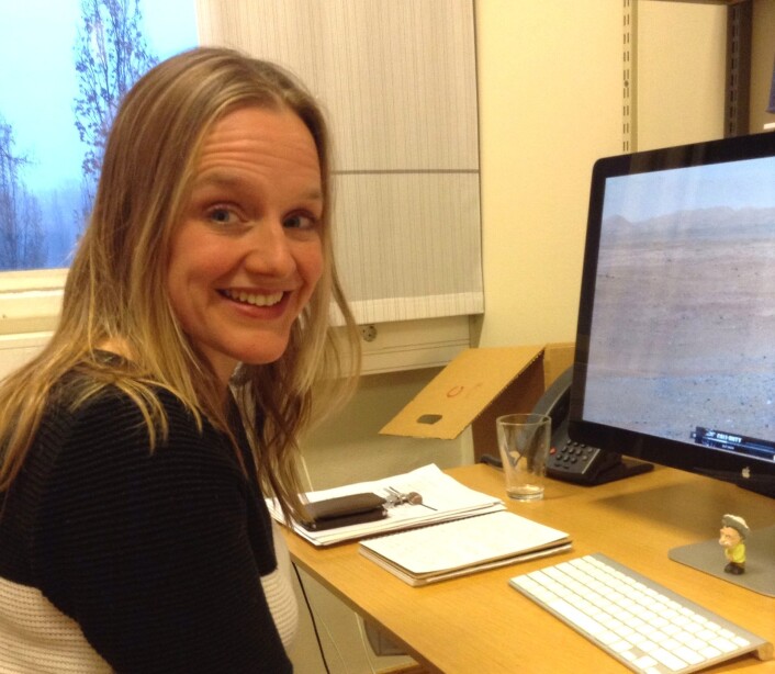 Anna Kathinka Dalland Evans med Mars-bilder på skjermen. (Foto: Nora Heyerdahl) Anna Kathinka Dalland Evans med Mars-bilder på skjermen. (Foto: Nora Heyerdahl)