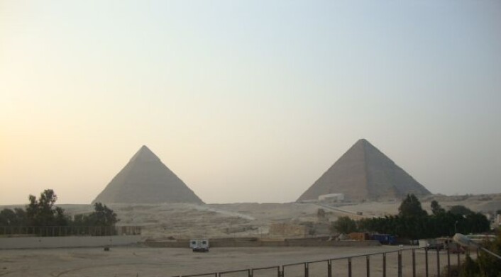 Pyramidene i Giza, moderne kulturlandskap i forgrunnen. (Foto: Ingvild Utvik) Pyramidene i Giza, moderne kulturlandskap i forgrunnen. (Foto: Ingvild Utvik)