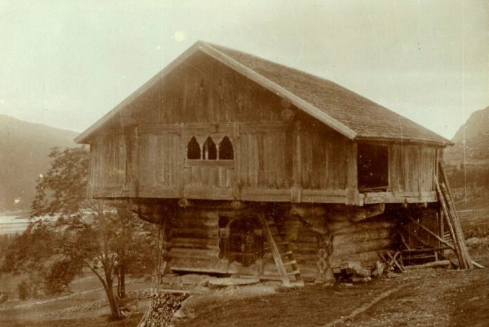 Staveloftet ble brukt som stabbur helt fram til 1900-tallet, da det ble flyttet fra Ål til museet i Nesbyen i 1908. (Foto: Hallingdal Museum) Staveloftet ble brukt som stabbur helt fram til 1900-tallet, da det ble flyttet fra Ål til museet i Nesbyen i 1908. (Foto: Hallingdal Museum)