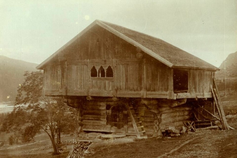 Staveloftet ble brukt som stabbur helt fram til 1900-tallet, da det ble flyttet fra Ål til museet i Nesbyen i 1908. (Foto: Hallingdal Museum)