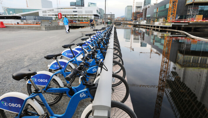 Aluminium fra vrakede biler havner opp i for eksempel sykkelstativer som dette i Bjørvika i Oslo. Aluminium fra vrakede biler havner opp i for eksempel sykkelstativer som dette i Bjørvika i Oslo.