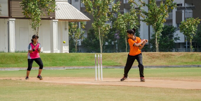 Å slippe til idrettar som ungdom er van med frå sin kultur er noko lærarane i kroppsøving kan gjere for å gje dei ei større kjensle av tilhøyre. Cricket reknast som den nest største idretten i verda etter fotball. Å slippe til idrettar som ungdom er van med frå sin kultur er noko lærarane i kroppsøving kan gjere for å gje dei ei større kjensle av tilhøyre. Cricket reknast som den nest største idretten i verda etter fotball.