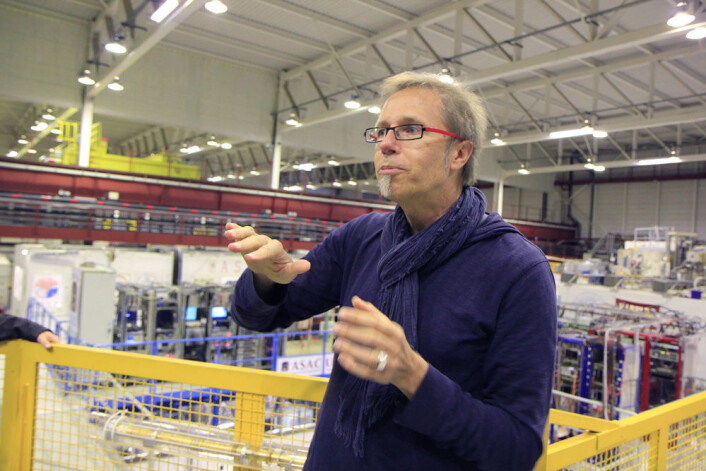 Michael Doser tipper han er pensjonist før de store svarene kommer ut av Antiproton Decelerator. (Foto: Ingrid Spilde) Michael Doser tipper han er pensjonist før de store svarene kommer ut av Antiproton Decelerator. (Foto: Ingrid Spilde)