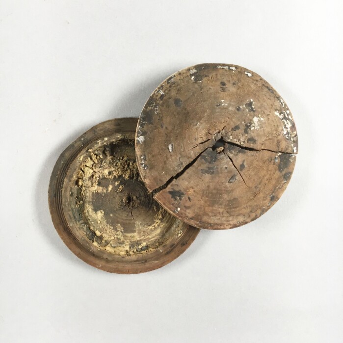 Kvaesalve i dreid treskrin fra 1300-tallet, funnet under utgravninger i Gamlebyen i Oslo Kvaesalve i dreid treskrin fra 1300-tallet, funnet under utgravninger i Gamlebyen i Oslo