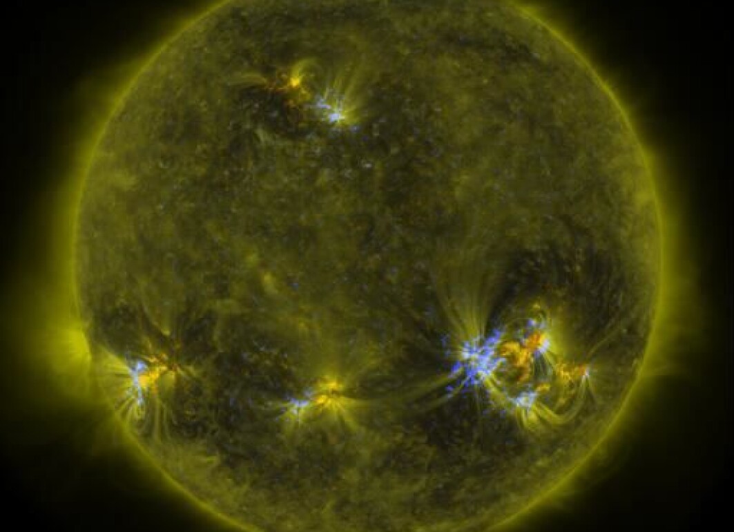 Bildene viser intens magnetisk aktivitet på sola 2. november, sett av NASAs SDO-satellitt. Bildene viser intens magnetisk aktivitet på sola 2. november, sett av NASAs SDO-satellitt.