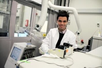 Thiago Verano-Braga maner til forsiktighet i overdreven bruk av nanosølv i klær og andre produkter. (Foto: Birgitte Svennevig, Syddansk Universitet) Thiago Verano-Braga maner til forsiktighet i overdreven bruk av nanosølv i klær og andre produkter. (Foto: Birgitte Svennevig, Syddansk Universitet)