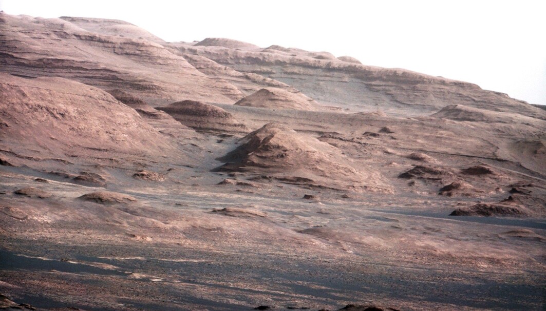Klimaet på Mars er iskaldt, men det har ikke alltid vært slik. For 3,6 milliarder år siden kan enorme flommer ha skylt gjennom krateret i forgrunnen av bildet. Klimaet på Mars er iskaldt, men det har ikke alltid vært slik. For 3,6 milliarder år siden kan enorme flommer ha skylt gjennom krateret i forgrunnen av bildet.