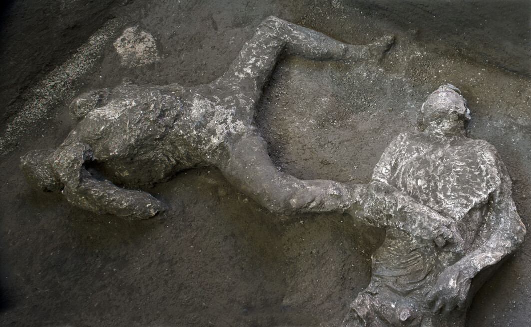 Avtrykket av de to mennene ble funnet i det som en gang kan ha vært en elegant villa i utkanten av Pompeii. (Parco Archeologico di Pompei via AP) Avtrykket av de to mennene ble funnet i det som en gang kan ha vært en elegant villa i utkanten av Pompeii. (Parco Archeologico di Pompei via AP)