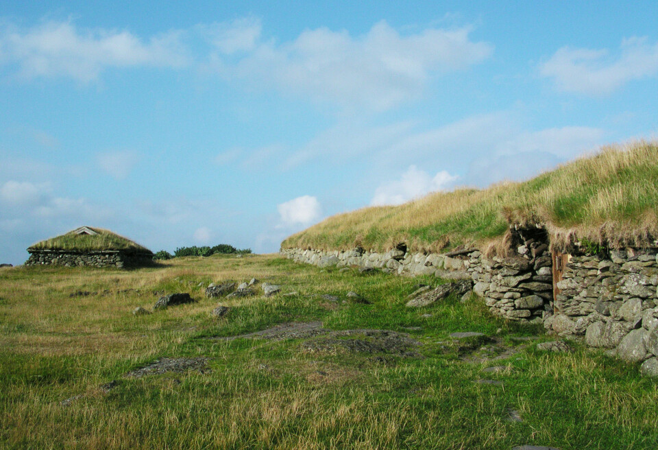 Langhus fra en rekonstruert jernaldergård ved Ullandhaug i Stavanger. (Foto: Gunleiv Hadland/Wikimedia Commons)