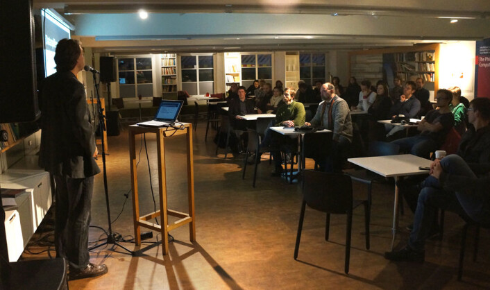 Fra lansering av boka The Philosophy of Computer Games på Litteraturhuset, 25. oktober 2012. (Foto: Arnfinn Christensen, forskning.no) Fra lansering av boka The Philosophy of Computer Games på Litteraturhuset, 25. oktober 2012. (Foto: Arnfinn Christensen, forskning.no)