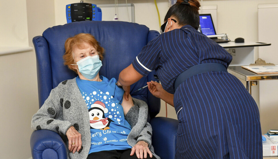90 år gamle Margaret Keenan ble den første i Storbritannia som ble vaksinert mot covid-19.