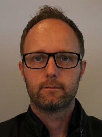 Da Arild Høie Henriksen vart kjent med språkteoriane til Noam Chomsky, fekk han eit nytt syn på språket. Da Arild Høie Henriksen vart kjent med språkteoriane til Noam Chomsky, fekk han eit nytt syn på språket.