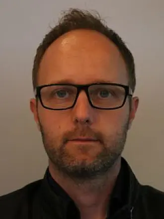 Da Arild Høie Henriksen vart kjent med språkteoriane til Noam Chomsky, fekk han eit nytt syn på språket. Da Arild Høie Henriksen vart kjent med språkteoriane til Noam Chomsky, fekk han eit nytt syn på språket.