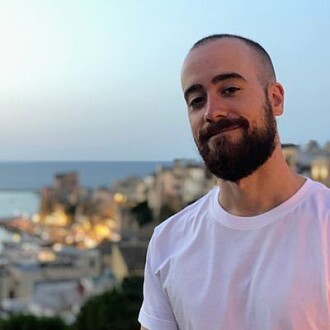 Sergio Galindo-Trigo undersøker prosessene som fører til at planter kvitter seg med blader, frukt og frø. Sergio Galindo-Trigo undersøker prosessene som fører til at planter kvitter seg med blader, frukt og frø.