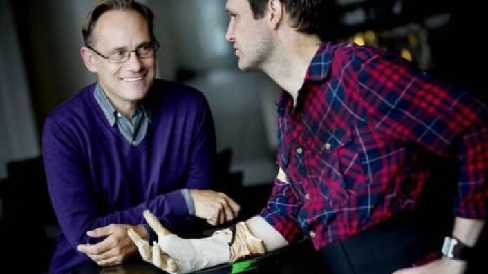Carl Unander-Scharin (t.v) og Håkan Starkenberg under arbeidet med operaen The Elephant Man i Umeå, høsten 2012. (Foto: electronic-opera.com) Carl Unander-Scharin (t.v) og Håkan Starkenberg under arbeidet med operaen The Elephant Man i Umeå, høsten 2012. (Foto: electronic-opera.com)