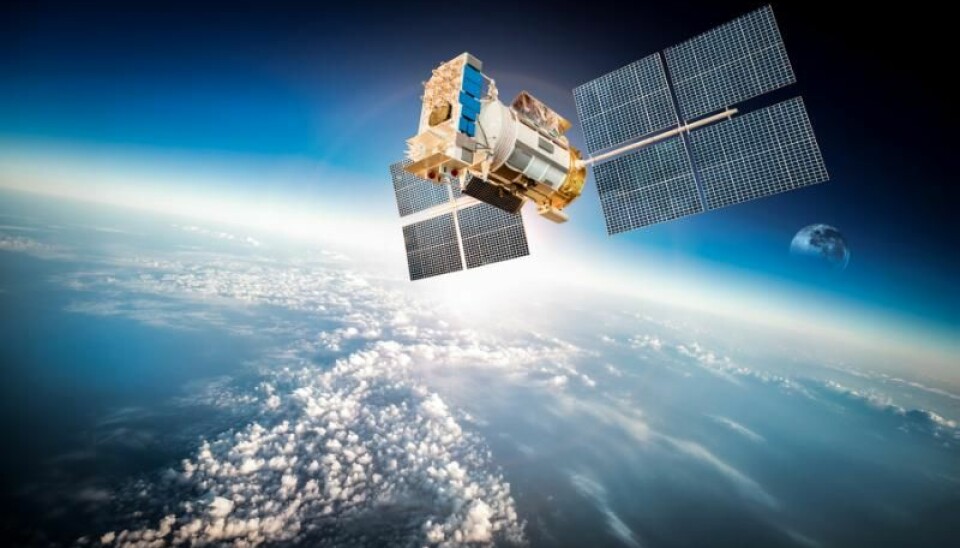 Satellitter befinner seg som regel over nordlyssonen. Når det er nordlys, kan stråling lage store skader på satellitter, og signaler til og fra jorda kan forsvinne.