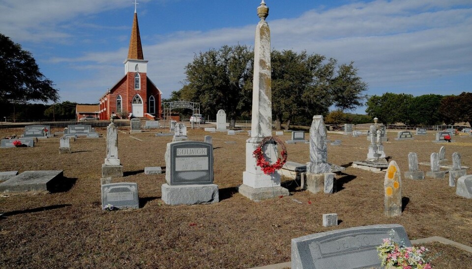 Our Savior’s Lutheran Church, Bosque County, Texas. In the foreground the Cleng Peerson Monument from 1886. The Norwegian Church was built in 1876 and is located in the Norse-district, Bosque County. Driving time west from Waco is 40 minutes, south from Dallas-Fort Worth 1 hour and 45 minutes, northwest from Houston 3 hours and 40 minutes.