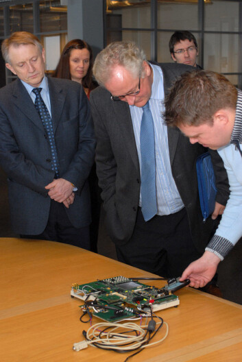 "Idex' fingeravtrykksensor. (Foto: Arne B Langleite)" "Idex' fingeravtrykksensor. (Foto: Arne B Langleite)"