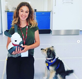 Olivia Barber er forsker ved University of Portsmouth i England. Her er hun sammen med roboten MiRo-E og Tallulah. Olivia Barber er forsker ved University of Portsmouth i England. Her er hun sammen med roboten MiRo-E og Tallulah.