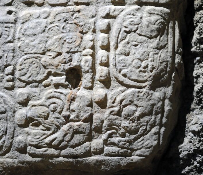 Disse hieroglyfene forteller om mayaenes endetid, som etter beregningene skal være den 21. desember 2012. (Foto: David Stuart) Disse hieroglyfene forteller om mayaenes endetid, som etter beregningene skal være den 21. desember 2012. (Foto: David Stuart)