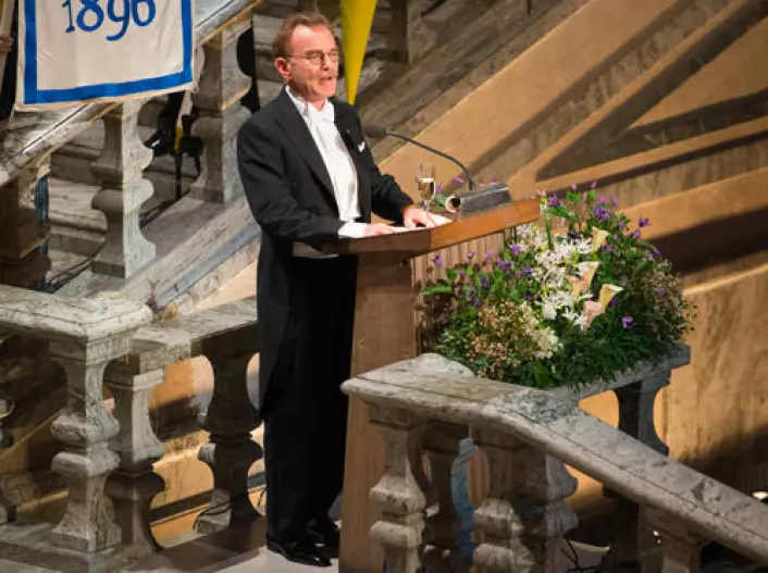 Randy Schekman holder tale på banketten i Stockholm etter å ha motatt nobelpris. Schekman er en av tre forskere som deler årets pris innen fysiologi eller medisin. (Foto: Niklas Elmehed/Nobel Media AB)