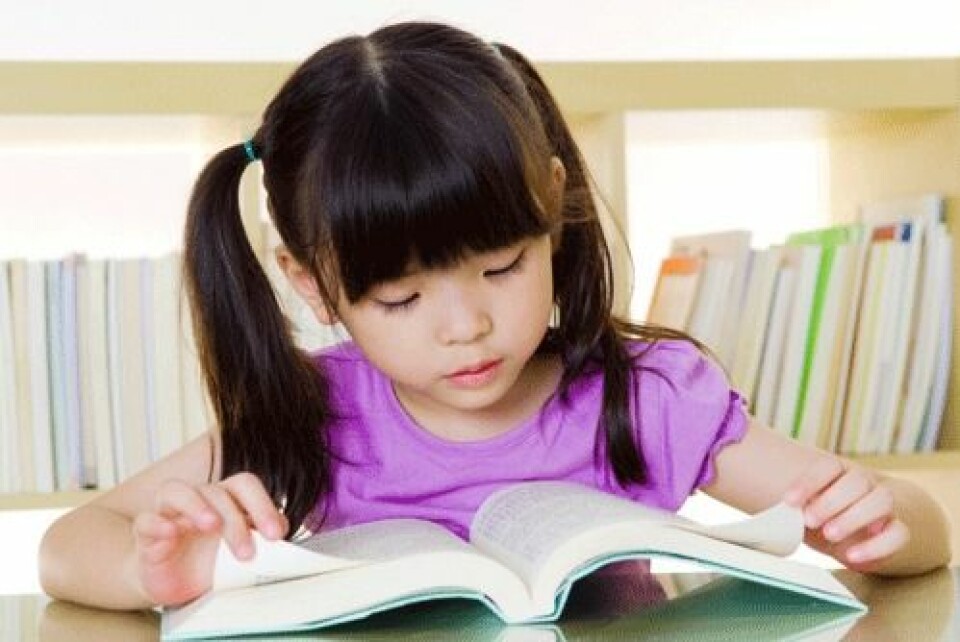 Stillesittende aktiviteter som lesing kan virke stressdempende og motvirke overvekt. (Foto: Shutterstock)