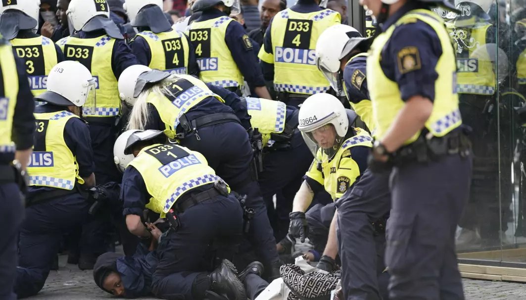 Politireformen i Sverige tok ikke hensyn til grupper som allerede fungerte godt, organisasjonskulturer og sosiale relasjoner, mener svensk forsker. Bildet er fra en Black Lives matter-demonstrasjon i Göteborg.