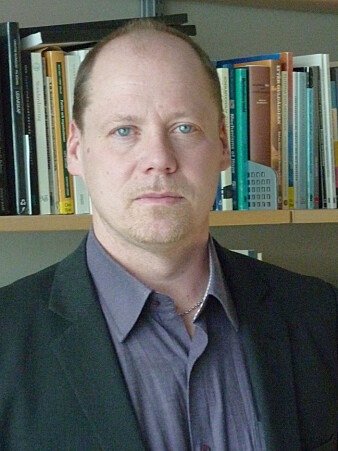 - Ansvaret for ungdomskriminalitet ble sentralisert i Sverige. Dermed mistet mange politifolk den lokale forankringen som er viktig ved forebyggende tiltak av slike former for kriminalitet, sier forsker Westerberg. - Ansvaret for ungdomskriminalitet ble sentralisert i Sverige. Dermed mistet mange politifolk den lokale forankringen som er viktig ved forebyggende tiltak av slike former for kriminalitet, sier forsker Westerberg.