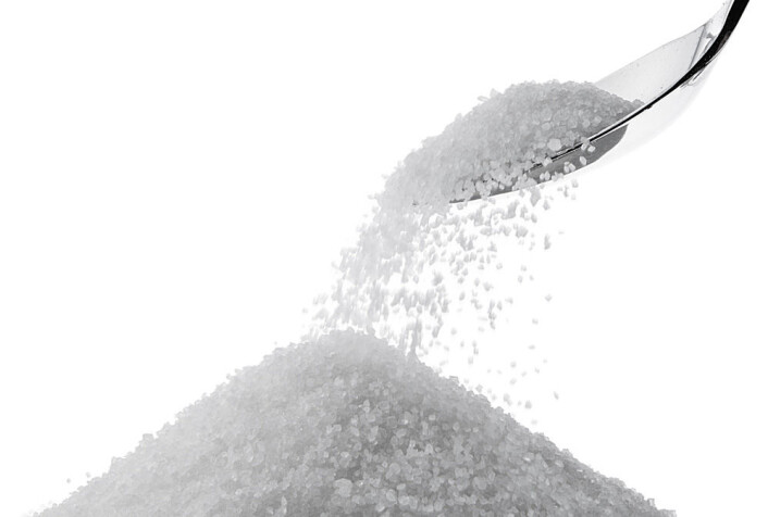 Vanlig sukker inneholder like mengder av to forbindelser: glukose og fruktose. (Illustrasjonsfoto: colourbox.no) Vanlig sukker inneholder like mengder av to forbindelser: glukose og fruktose. (Illustrasjonsfoto: colourbox.no)