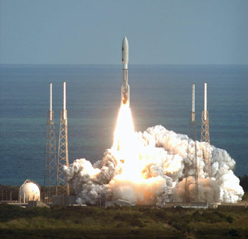 'New Horizons skytes opp med en Altas V-rakett. (Foto: NASA)'