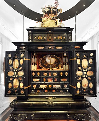 I Uppsala Universitetsmuseum Gustavianum står kunstkabinettet fra Augsburg. I Uppsala Universitetsmuseum Gustavianum står kunstkabinettet fra Augsburg.