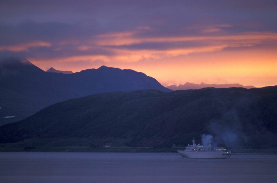 Cruiseskip fra hele verden ankommer norske havner for å oppleve fjord, fjell og fossefall. Her fra Ansnes ved Malangfjorden i Balsfjord i Troms. (Foto: Oskar Puschmann / Skog og landskap)