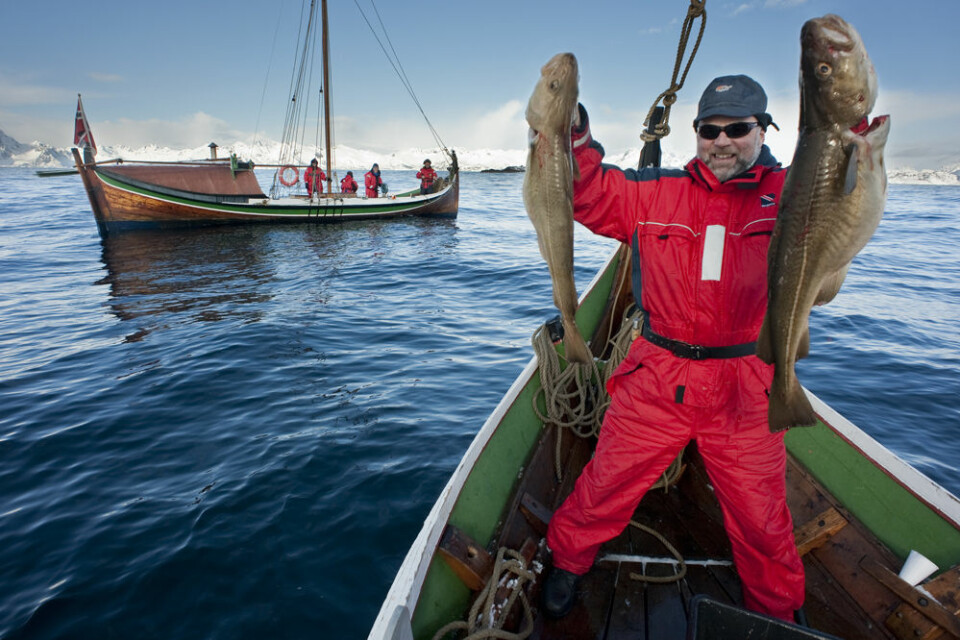 Stolt fisketurist på skreifiske i Nord-Norge. Det nye systemet gjør det enkelt for han å rapportere inn fangsten sin. (Foto: Ernst Furuhatt / www.nordnorge.com / Bodø)