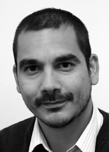 Hadi Khosravi Lile ved Norsk senter for menneskerettigheter. (Foto: Christian Boe Astrup/UiO) Hadi Khosravi Lile ved Norsk senter for menneskerettigheter. (Foto: Christian Boe Astrup/UiO)