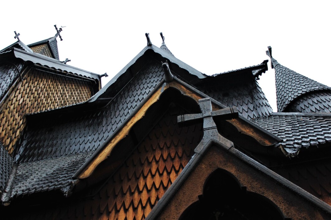Heddal stavkirke er den største av de gjenværende stavkirkene. At den ruver majestetisk i landskapet i dag er takket være mennesker med økonomiske midler, kunnskap og pågangsmot. Heddal stavkirke er den største av de gjenværende stavkirkene. At den ruver majestetisk i landskapet i dag er takket være mennesker med økonomiske midler, kunnskap og pågangsmot.