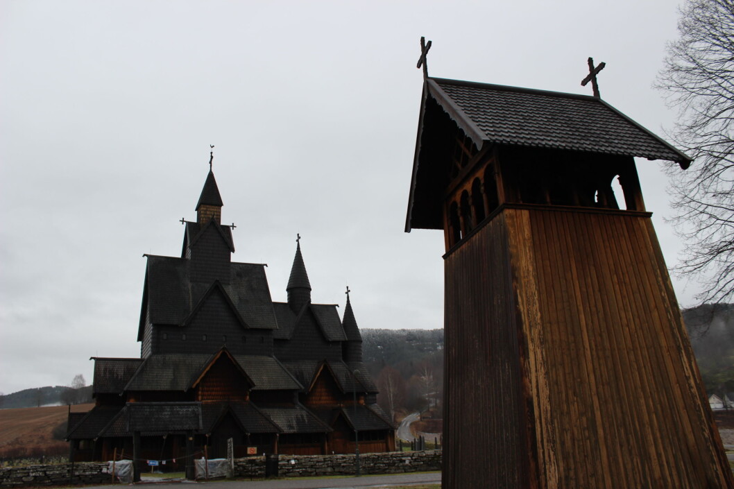 Ingen vet hvor gammel Heddal stavkirke er. Men det er ganske sikkert at den var på plass i 1315. Ingen vet hvor gammel Heddal stavkirke er. Men det er ganske sikkert at den var på plass i 1315.