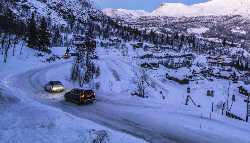 Områder der det i dag er kaldt, får flere mildeværsdager frem mot 2100 – og dermed flere dager med glatt vinterføre. Her på vei mot Hemsedal.