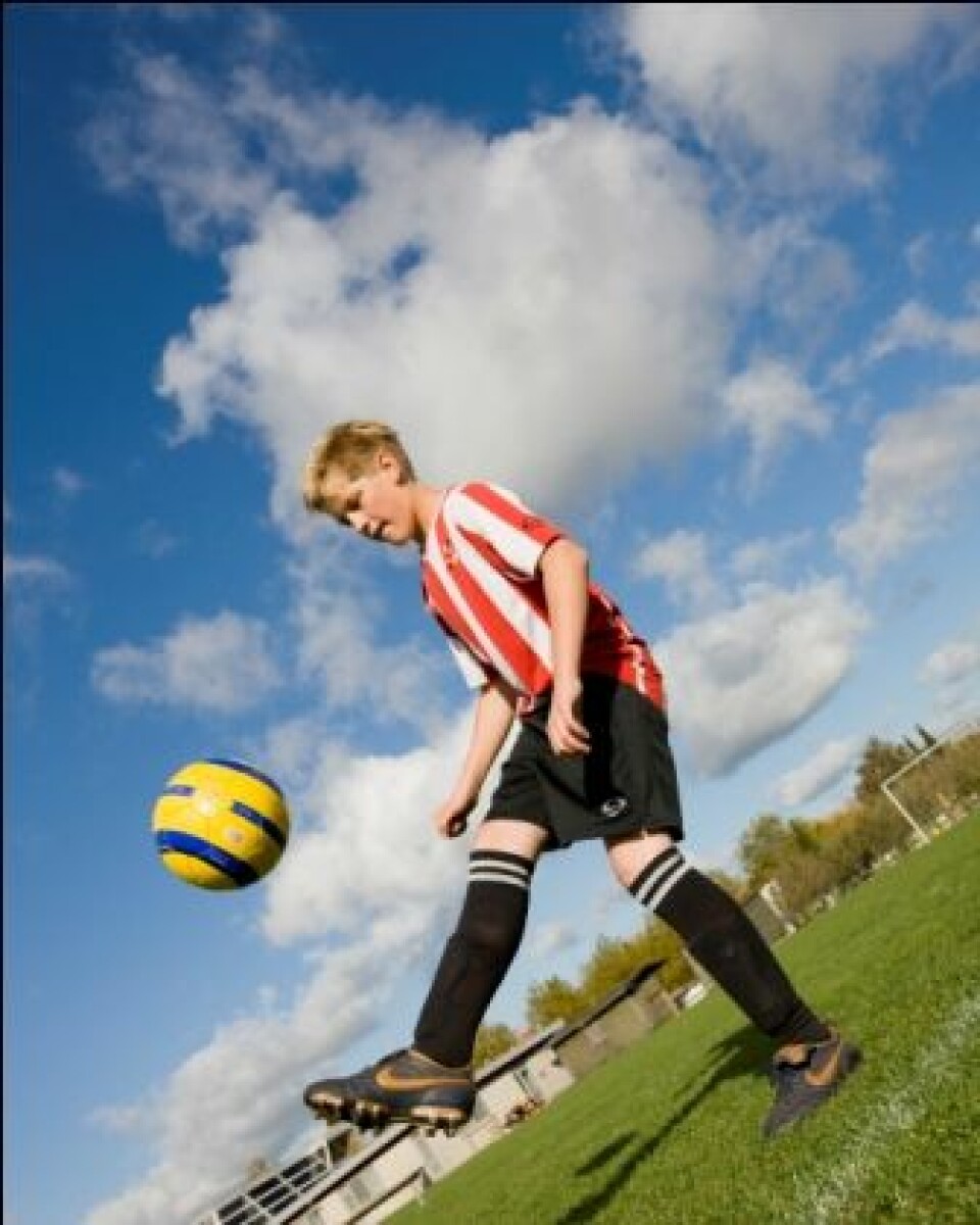For smågutter er fotball en lek for «alle». Men når tekniske ferdigheter og mestring blir viktigere enn leken, faller mange fra. (Illustrasjonsfoto: www.colourbox.no)