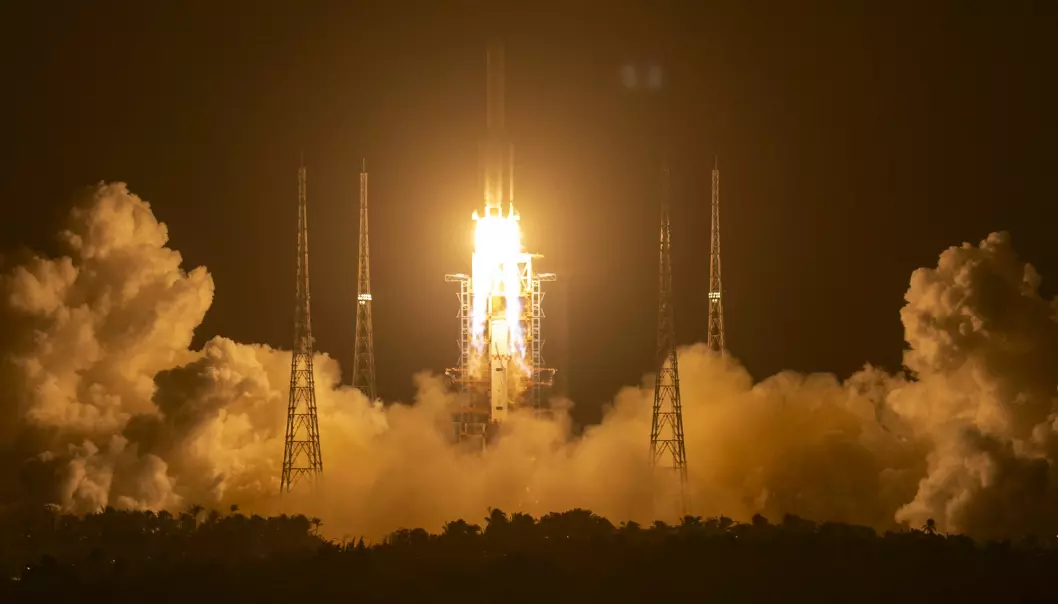 Nylig sendte Kina opp denne raketten for å hente tilbake de første prøvene fra månen på 44 år. Tirsdag testet de en ny rakett, som delvis skal kunne gjenbrukes i fremtiden.