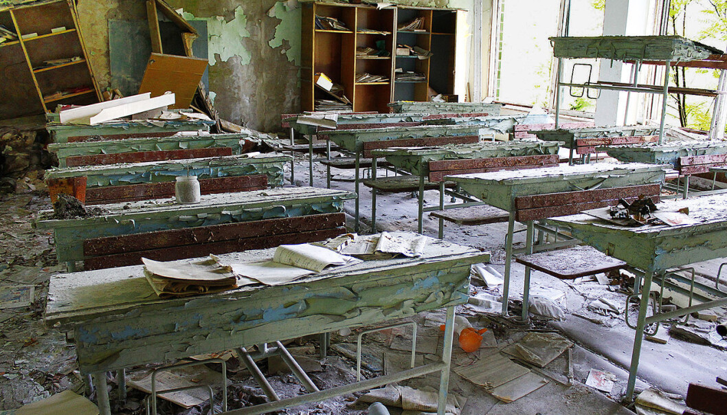 Elevene og lærerne som brukte dette klasserommet ved en ungdomsskole i Pripyat måtte plutselig forlate byen. De kom aldri tilbake. Elevene og lærerne som brukte dette klasserommet ved en ungdomsskole i Pripyat måtte plutselig forlate byen. De kom aldri tilbake.