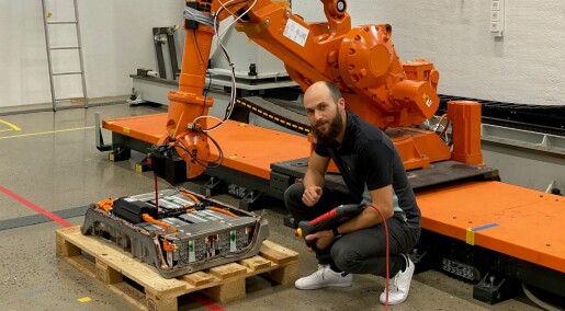 Forskere lar roboter demontere el-bilbatterier for gjenbruk