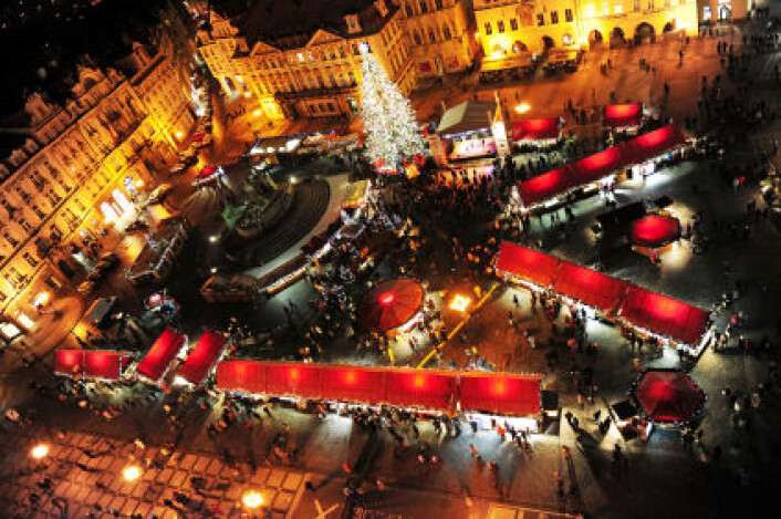 Julemarked i Praha. Forskere har nå nyttiggjort seg av en rekke julemarkeder i og rundt den tsjekkiske hovedstaden til et storskala fiskeeksperiment. (Foto: iStockphoto) Julemarked i Praha. Forskere har nå nyttiggjort seg av en rekke julemarkeder i og rundt den tsjekkiske hovedstaden til et storskala fiskeeksperiment. (Foto: iStockphoto)