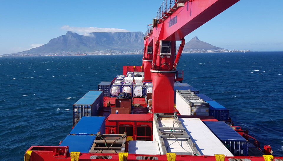 Malik Arctica har forlatt Cape Town og det afrikanske kontinent etter bunkring, og er nå omtrent midtveis mot Antarktis.