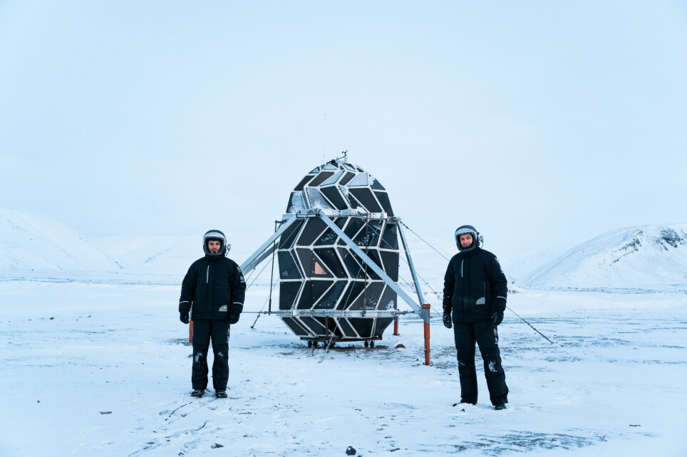 26 år gamle Sebastian Aristotelis (til venstre) og 24 år gamle Karl-Johan Sørensen (til høyre) har nettopp vendt tilbake fra sin 'simulerte romreise' på Nord-Grønland.