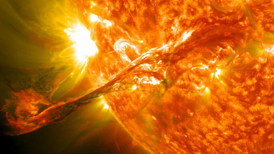 Solstormer er en slags «vulkanutbrudd» på sola. Om en slik storm går direkte mot jorda, kan det få alvorlige konsekvenser. Dette bildet av en kraftig solstorm ble tatt av NASA i 2012.