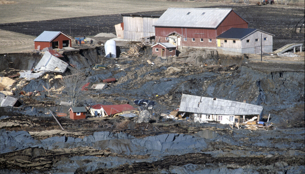 I 1978 feide et leirras med seg et enormt stykke av Rissa i Trøndelag. Ett menneske og flere hundre dyr omkom i raset. I 1978 feide et leirras med seg et enormt stykke av Rissa i Trøndelag. Ett menneske og flere hundre dyr omkom i raset.