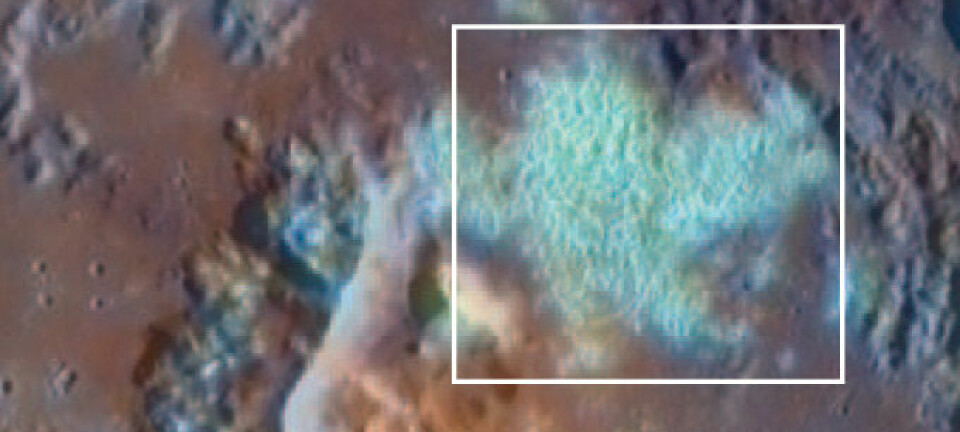 Tyagaraja-krateret er 97 kilometer i diameter. Lyse områder med blå farge samsvarer med områder der det er mange innsynkninger (se forstørret utsnitt nederst til venstre). Science/AAAS
