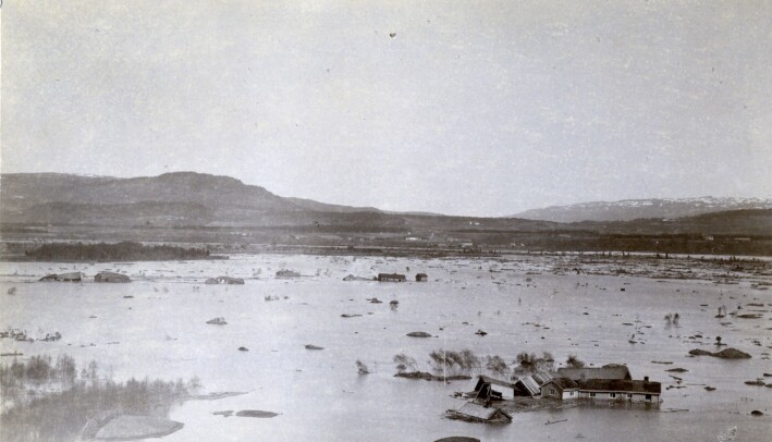 Bilde tatt etter kvikkleireskredet i Verdal i 1893. Bilde tatt etter kvikkleireskredet i Verdal i 1893.