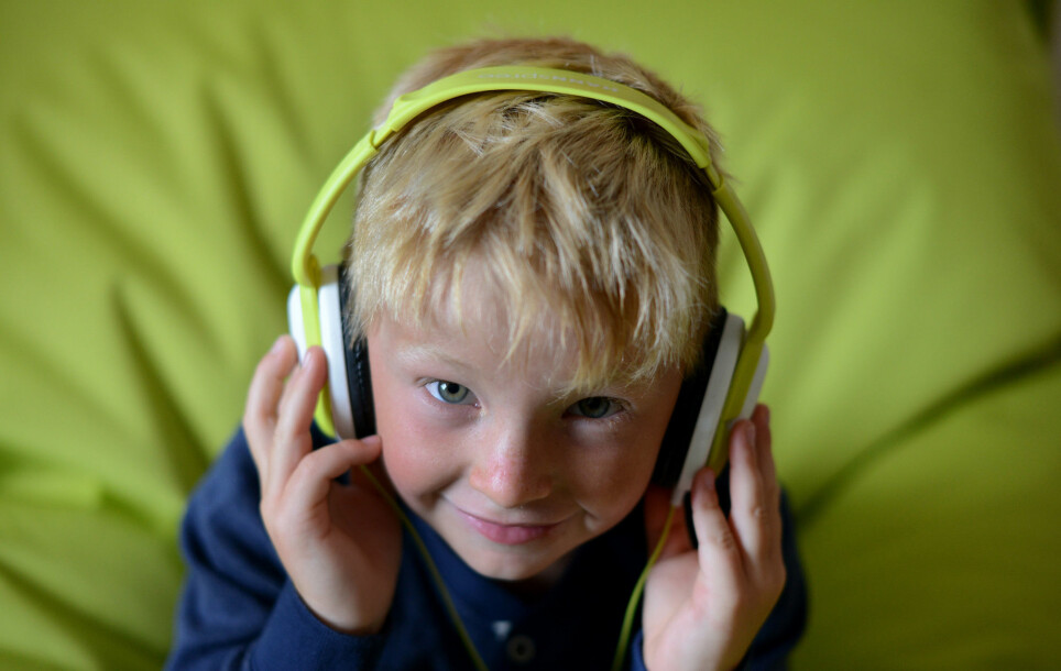 Store deler av hjernen vår blir aktivert når vi hører på musikk, ifølge hjerneforsker